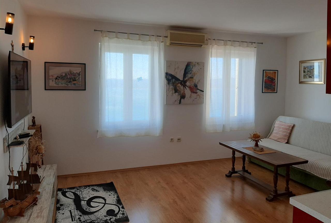 Villa Kuca Za Odmor Leptiric Pisak Exterior foto