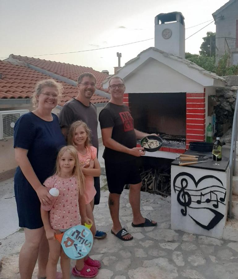 Villa Kuca Za Odmor Leptiric Pisak Exterior foto