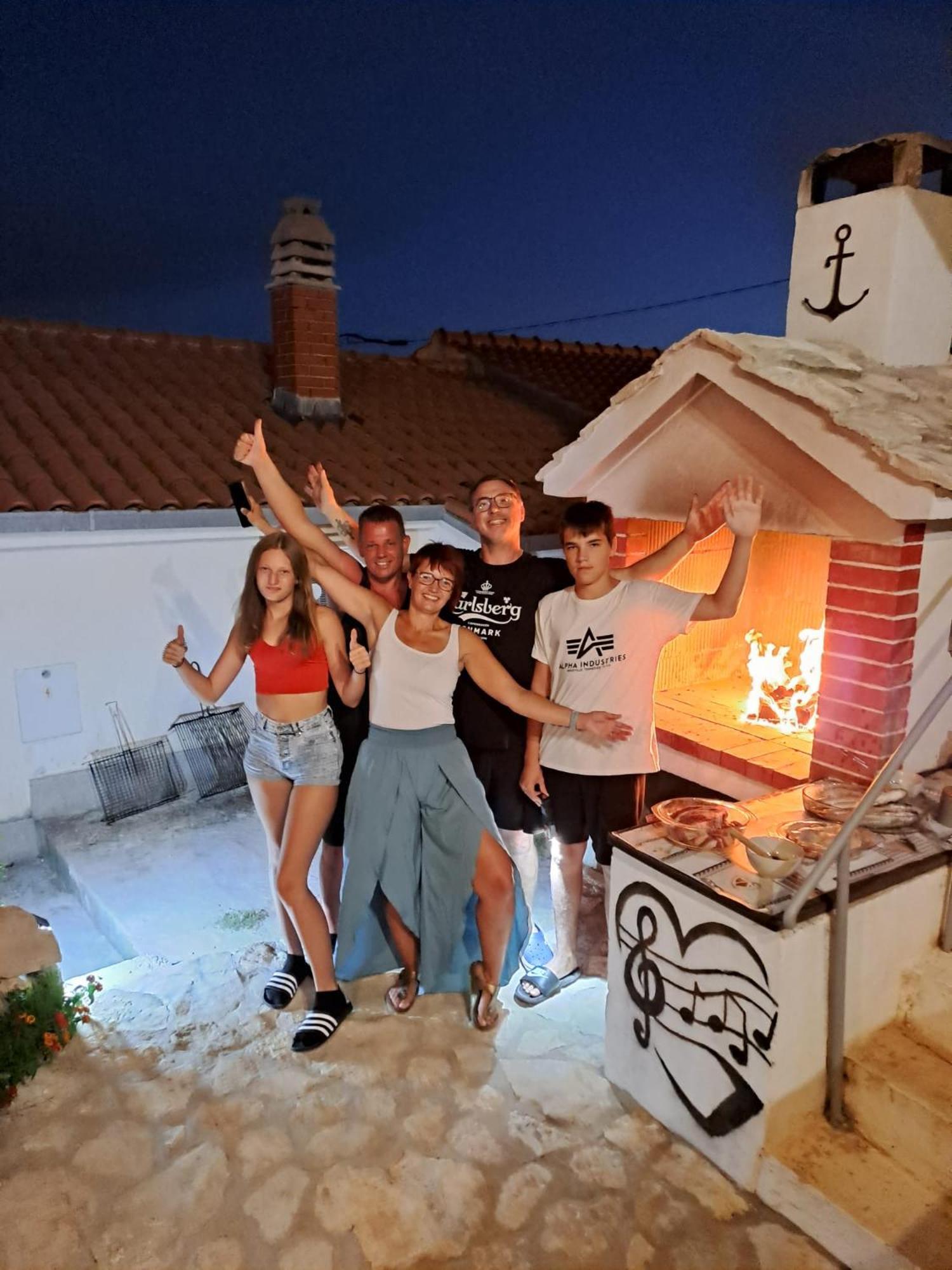 Villa Kuca Za Odmor Leptiric Pisak Exterior foto